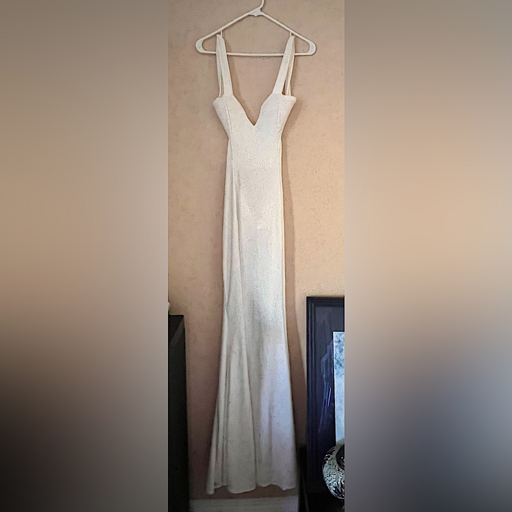 Floor length White backless gown, ruched back-boutique NWOT